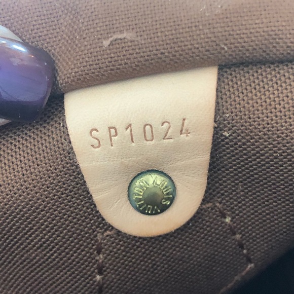 🛑SOLD other site 🛑Vintage limited edition🍒🍒bag - Picture 6 of 8